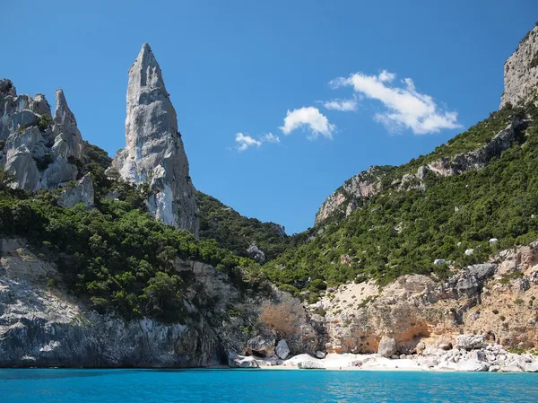 Aguglia Zirvesi dağcılık ıssız cala goloritze plaj, yalnızca erişilebilir orosei (golfo di orosei), Sardinya, İtalya Körfez tekne ile ünlü.