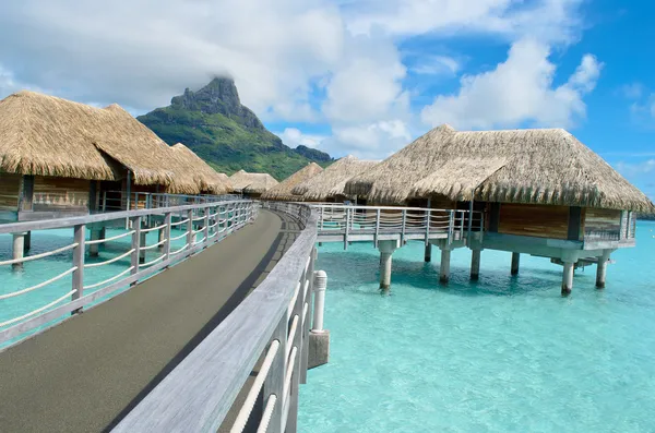 Luxusní ubytování prázdninové letovisko na bora bora — Stock fotografie