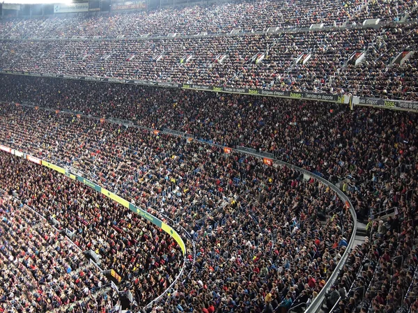 Spettatori nello stadio a guardare gli sport — Foto Stock