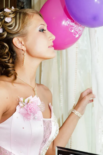 Beautiful bride in a pink dress — Stock Photo, Image