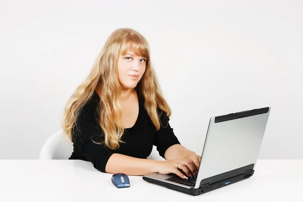 Attractive girl with a laptop — Stock Photo, Image