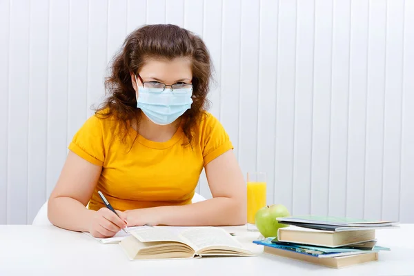 Estudiante de la máscara facial — Foto de Stock