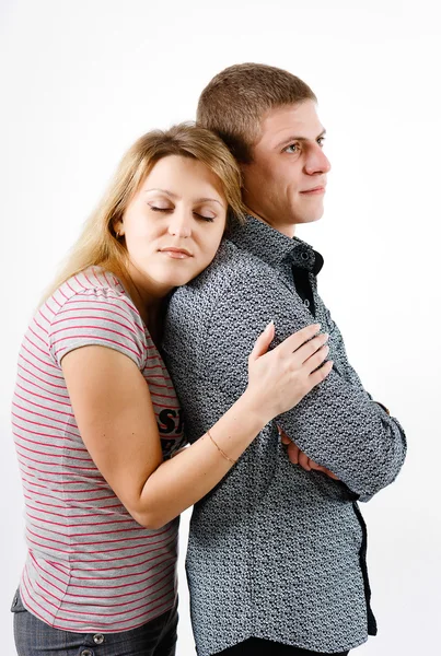Jovem mulher abraçando homem — Fotografia de Stock