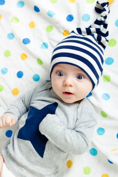 Eyed asombrado bebé — Foto de Stock