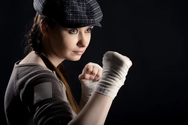 Girl with a fighting stance — Stock Photo, Image