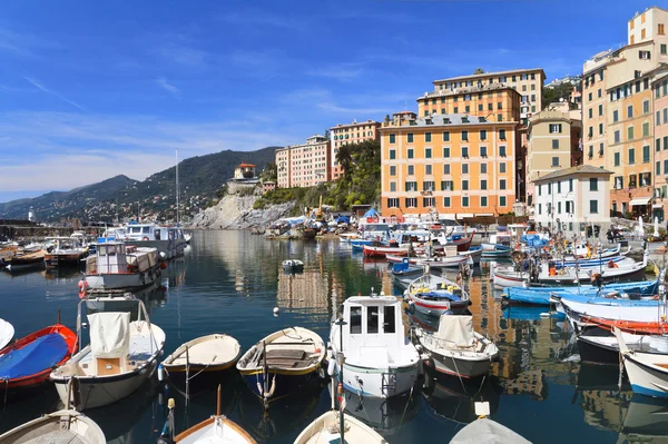 Pequeño puerto en Camogli, Italia — Foto de Stock