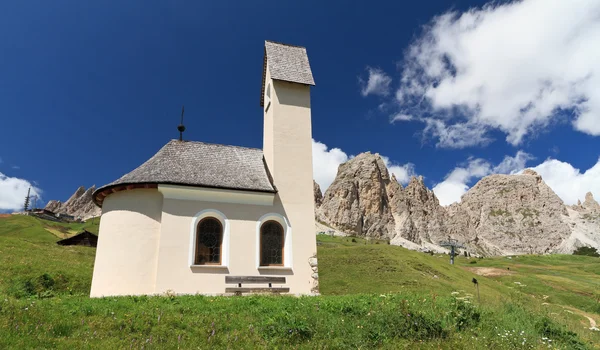Chapel in Gardena pass — Stock Photo, Image