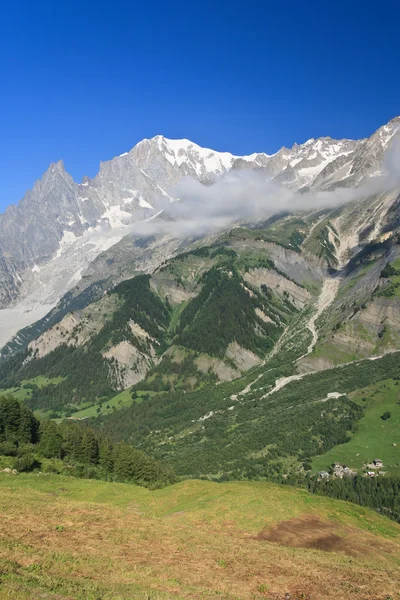 Valle del furetto e Monte Bianco - verticale — Foto Stock