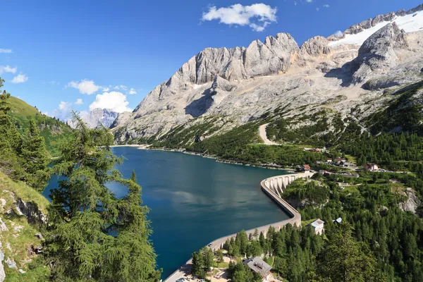 Paso de Fedaia con lago —  Fotos de Stock