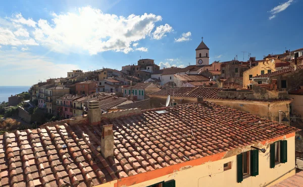 Capoliveri gegen die Sonne - Insel Elba — Stockfoto