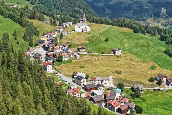 Dolomiti - aldeia de Laste — Fotografia de Stock