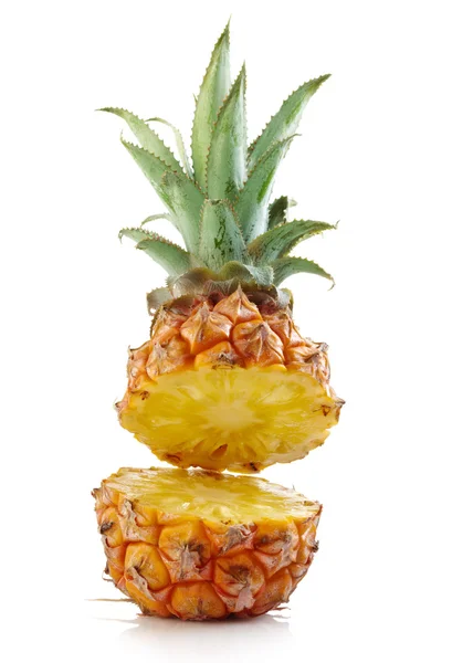 Halve ananas — Stockfoto