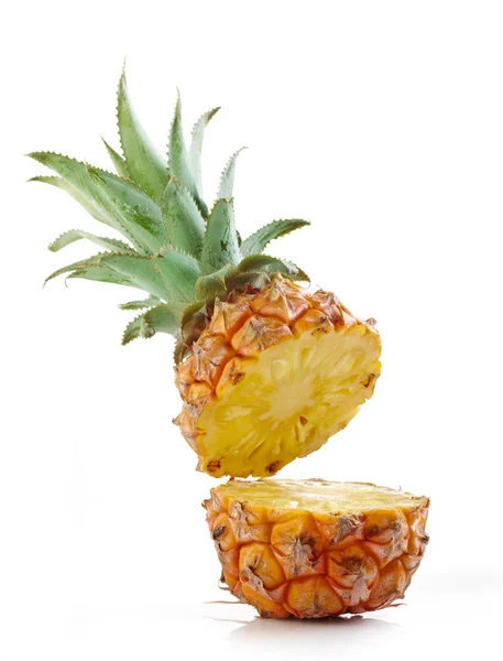 Halve ananas — Stockfoto