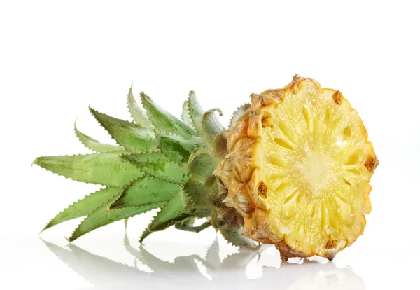 Halv ananas — Stockfoto