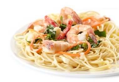 tabak spagetti ile deniz ürünleri