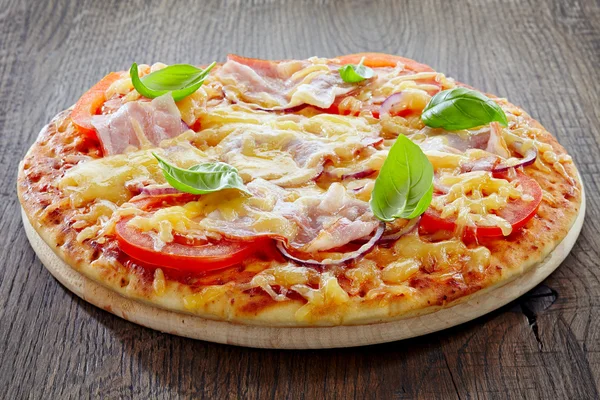 Pizza with bacon and tomato — Stock Photo, Image