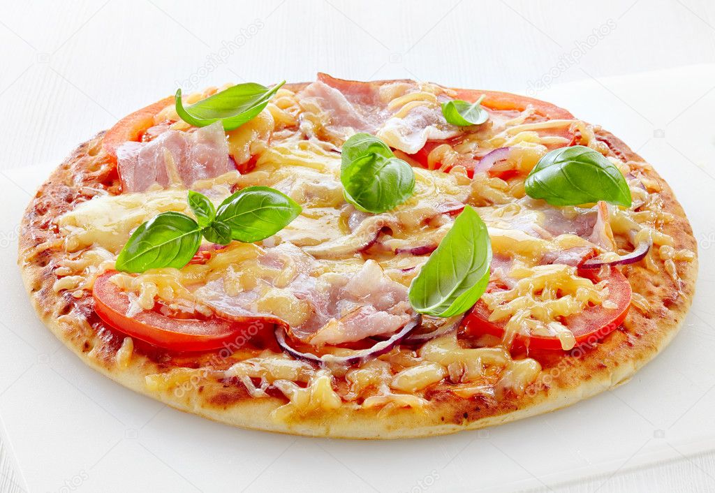 Pizza with bacon and tomato