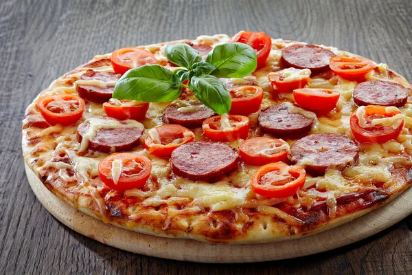 Salami and tomato pizza — Stock Photo, Image