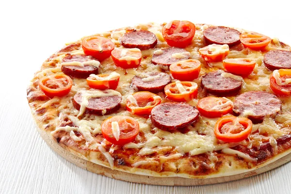 Salami and tomato pizza — Stock Photo, Image