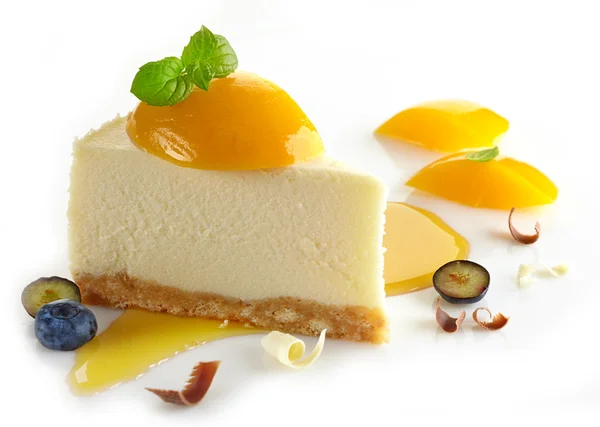 Tarta de queso con melocotones — Foto de Stock