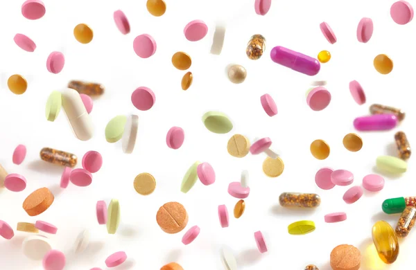 Varias píldoras que caen — Foto de Stock