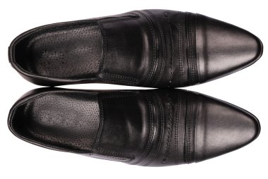 Klasik siyah ayakkabı (kırpma yolu)