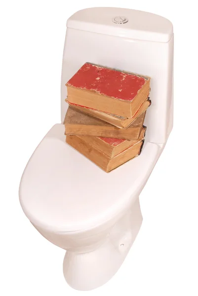 Weiße Toilettenschüssel und Bücher (Schneideweg) — Stockfoto