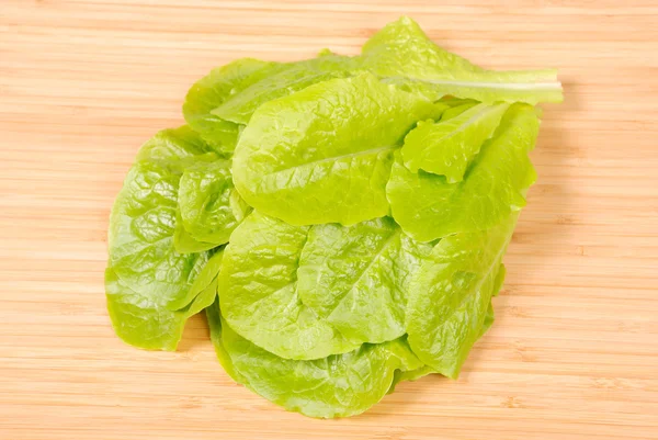 Kitchen board whith salad (Clipping path) — Stock Photo, Image