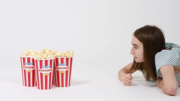 Teenage Girl Crawls Buckets Popcorn Eats Popcorn Great Appetite Uhd — Stock Video