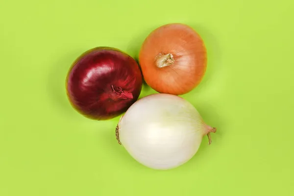 Trois Bulbes Oignon Différentes Couleurs Rouge Jaune Blanc Isolés Sur — Photo