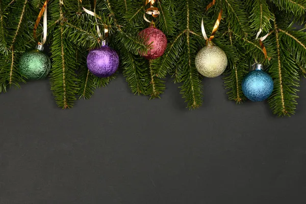 Sparren Tak Kerst Decoraties Geïsoleerd Zwarte Achtergrond Hoge Resolutie Foto — Stockfoto