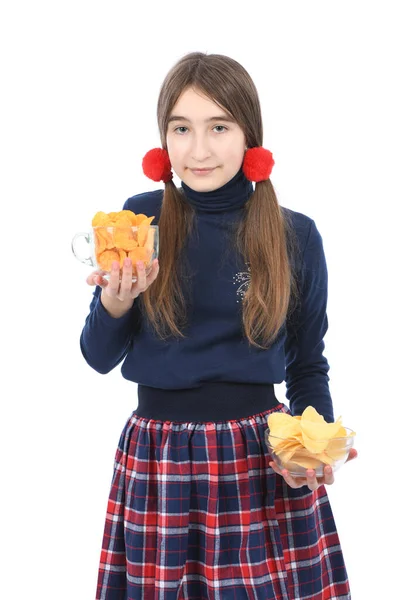 Rapariga Pré Adolescente Pesa Duas Taças Cheias Batatas Fritas Isolado — Fotografia de Stock