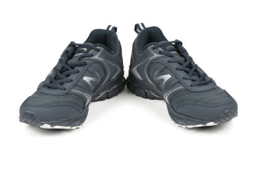 Beyaz arka planda izole edilmiş mavi modern spor ayakkabılar. Yüksek çözünürlüklü. Tam alan derinliği.