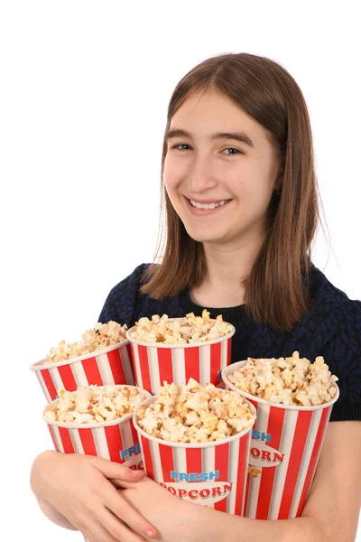 Portrét Krásné Dívky Držící Kbelík Popcornu Stojící Bílém Fotografie Vysokým — Stock fotografie