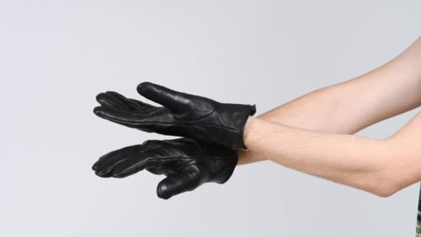 一个戴黑色手套的男人用手背拍手 侧视图 Uhd视频3840X2160 — 图库视频影像
