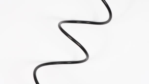 Zwarte Draad Geïsoleerd Wit Bovenaanzicht Loop Beweging Rotatie 360 Uhd — Stockvideo