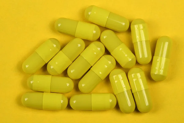 Eczacılık Ilaçları Insanların Sağlığını Iyileştiren Ilaçlar Sarı Arka Planda Sarı — Stok fotoğraf