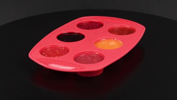 Freeze Fruit Smoothie Silicone Mold Black Background Side View Loop — Vídeo de stock