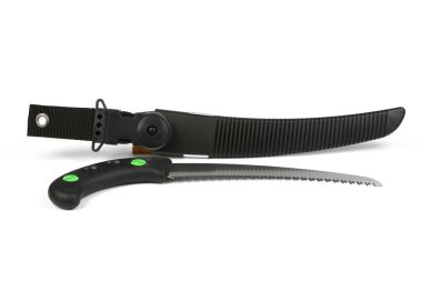 Katlanan bahçe testeresi beyaz bir arka planda, cep testeresi ile izole edilmiş. Yüksek çözünürlüklü. Tam alan derinliği.