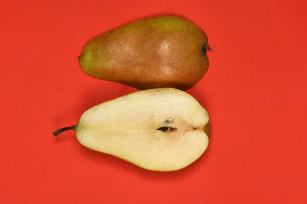 Груши Изолированы Красном Фоне Pears Macro Studio Фото Фото Высокого — стоковое фото