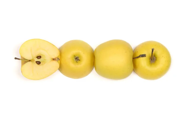 Sarı Elma Beyaza Izole Edilmiş Yüksek Çözünürlüklü Tam Alan Derinliği — Stok fotoğraf