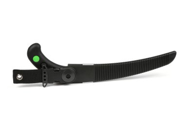 Katlanan bahçe testeresi beyaz bir arka planda, cep testeresi ile izole edilmiş. Yüksek çözünürlüklü. Tam alan derinliği.