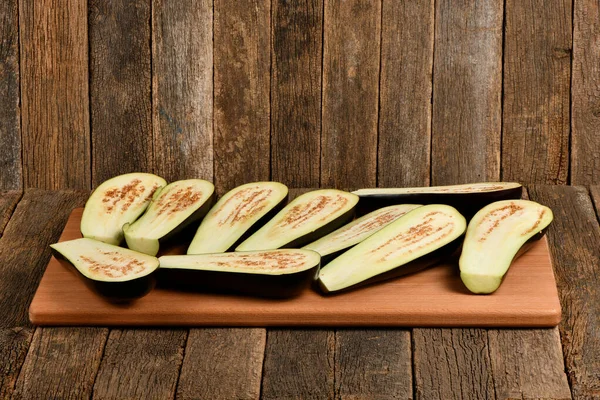 Ripe Juicy Eggplant Chop Aubergine Wooden Plate Dark Wood Background — Stock Photo, Image