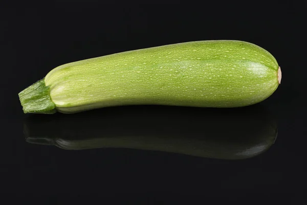 Zucchini Geïsoleerd Acryl Zwarte Achtergrond Hoge Resolutie Foto Volledige Velddiepte — Stockfoto