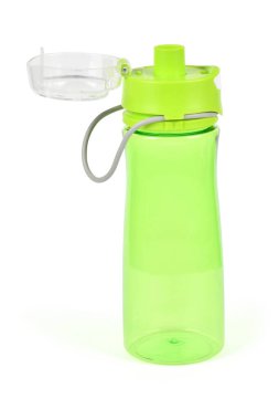 Beyaz arka planda spor ve fitness için buzlu yeşil içecek şişesi. Yüksek çözünürlüklü. Tam alan derinliği.