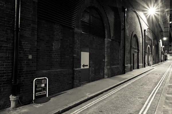 Prázdné staré ulici sépie tónovaný — Stock fotografie