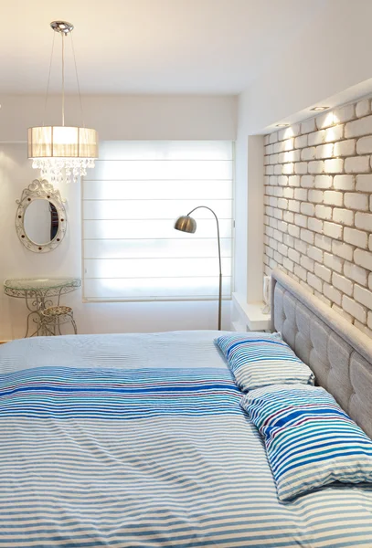 豪華な明るいベッドルーム — ストック写真