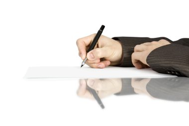 Belge üzerindeki kalemle iş adamının yakın plan görüntüsü