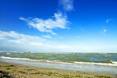 Mavi gök, güneş ve deniz