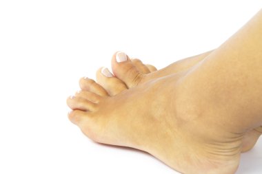 yumuşak kadın ayakları pedikür ve çiçekler ile yakın çekim